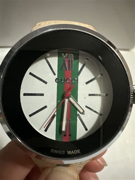 Gucci Ref. 1142 White Rubber Strap Digital Men's Swiss Watch .